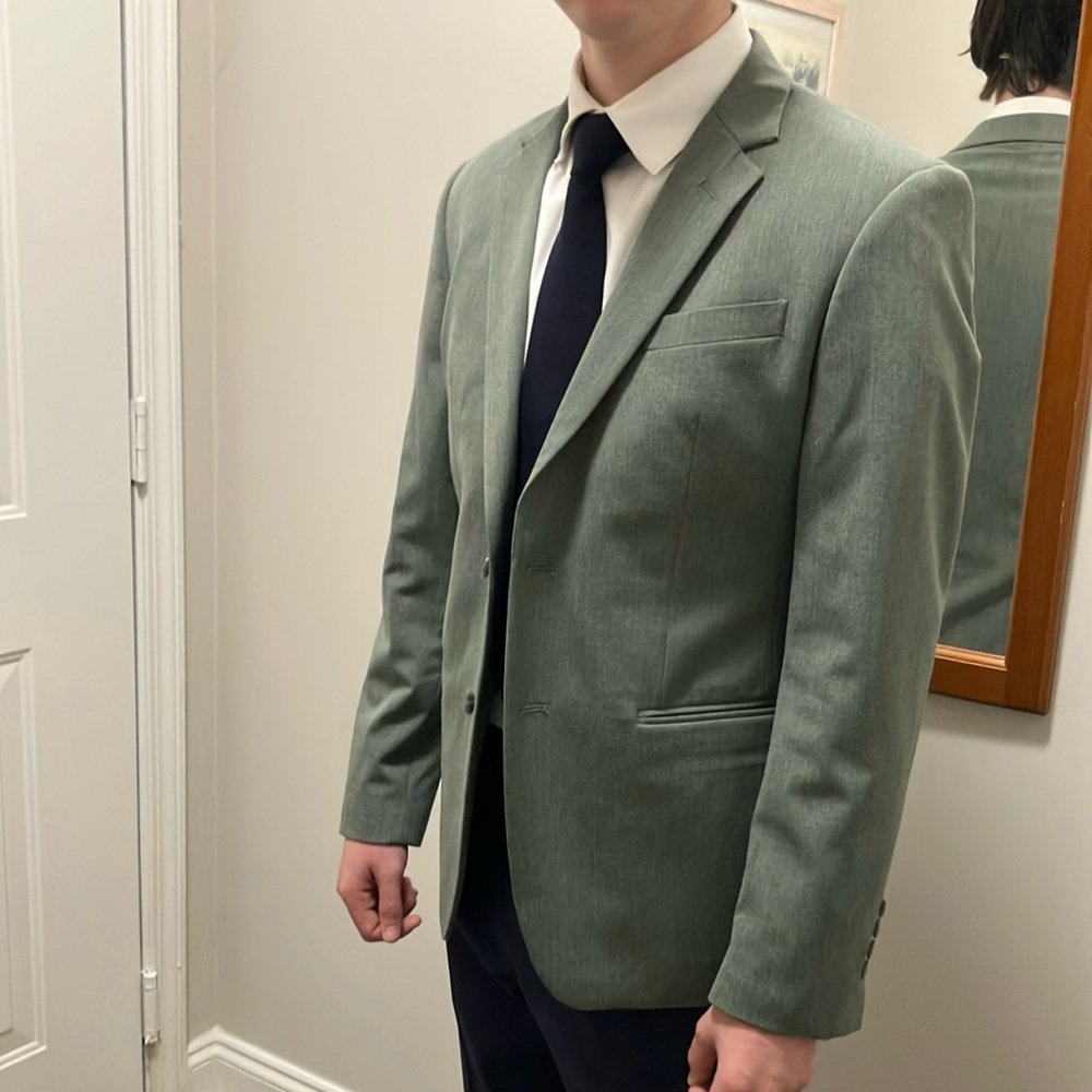 Green Sport Coat with Notched Lapels and Tailored Fit